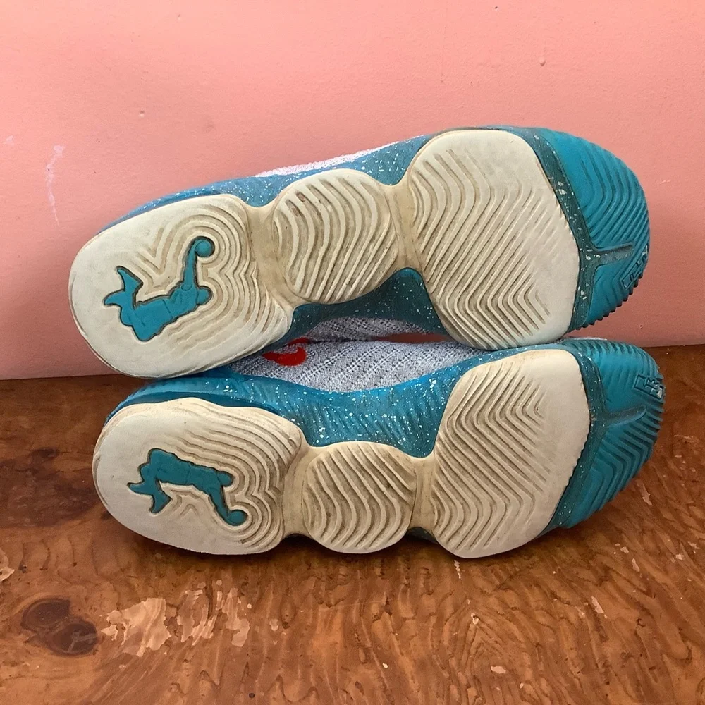 Nike Lebron AQ2465-078 Size 5Y Sneakers